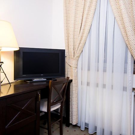 Hotel Gradina Morii Sighetu Marmaţiei Cameră foto