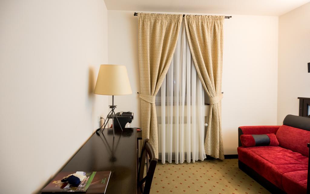 Hotel Gradina Morii Sighetu Marmaţiei Cameră foto